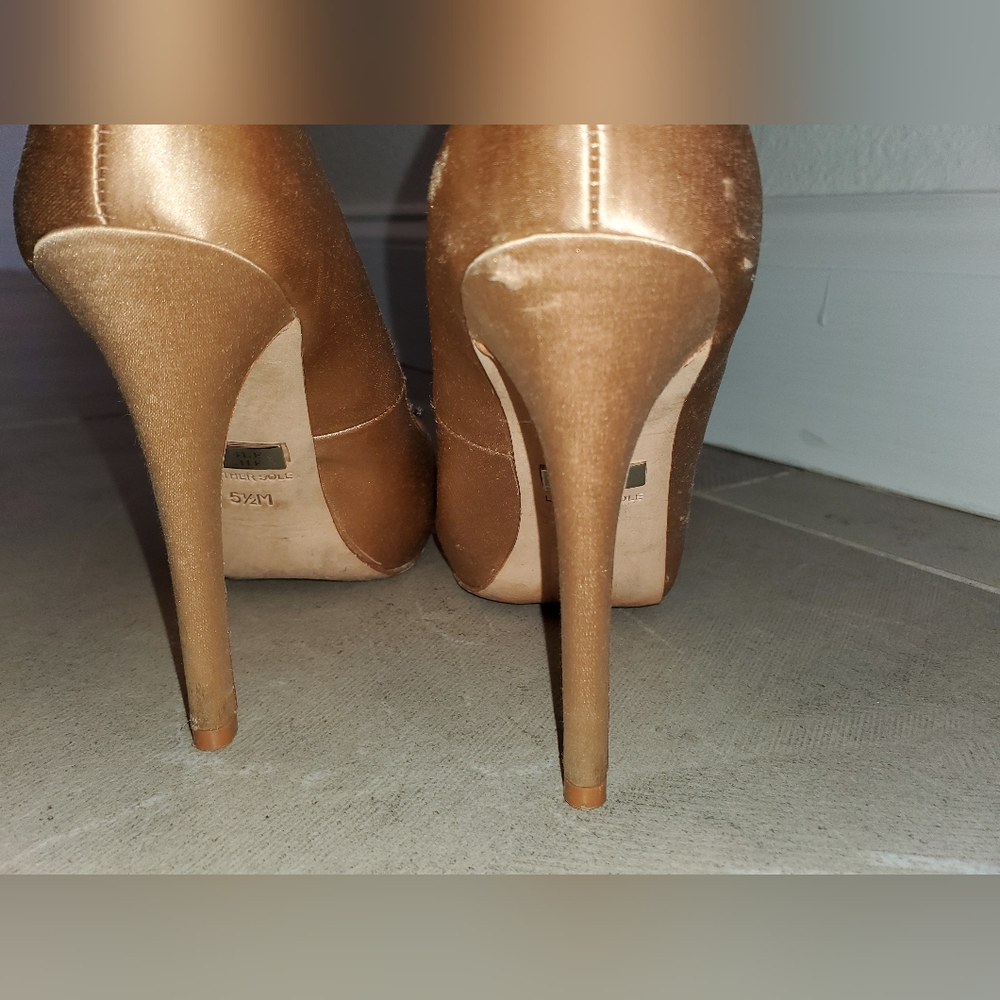 Badgley Mischka High Heels! - Picture 6 of 14